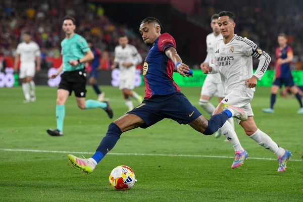 斯洛特：我们没有可用的边锋，派出两名9号球员是合乎逻辑的